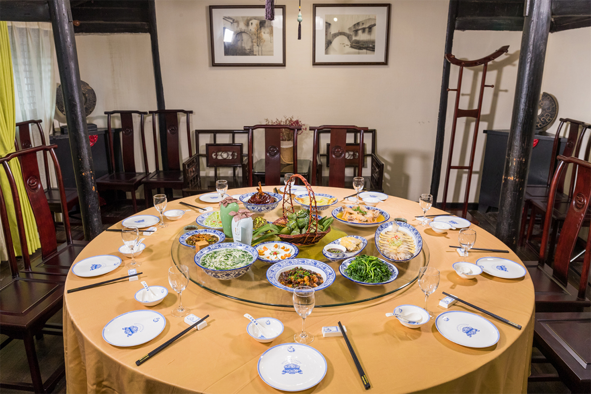 萬三傢(jia)宴 